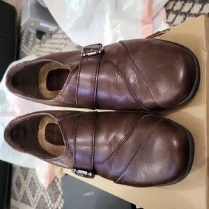 Earth Origins, gently woren, size 9M, color bark, style Margaret